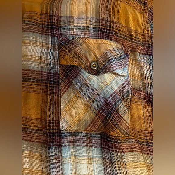 Women’s Maurices plaid button down top with side accents in size xxl - Picture 5 of 11